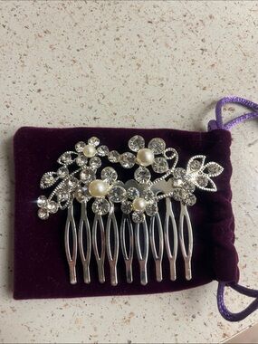 Rhinestone Pearl Floral Hair Comb - Silver